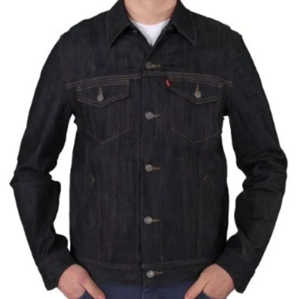 Levi's
Commuter Series Trucker 2.0 Jacket in Dark Wash ~ Size M~ NWT